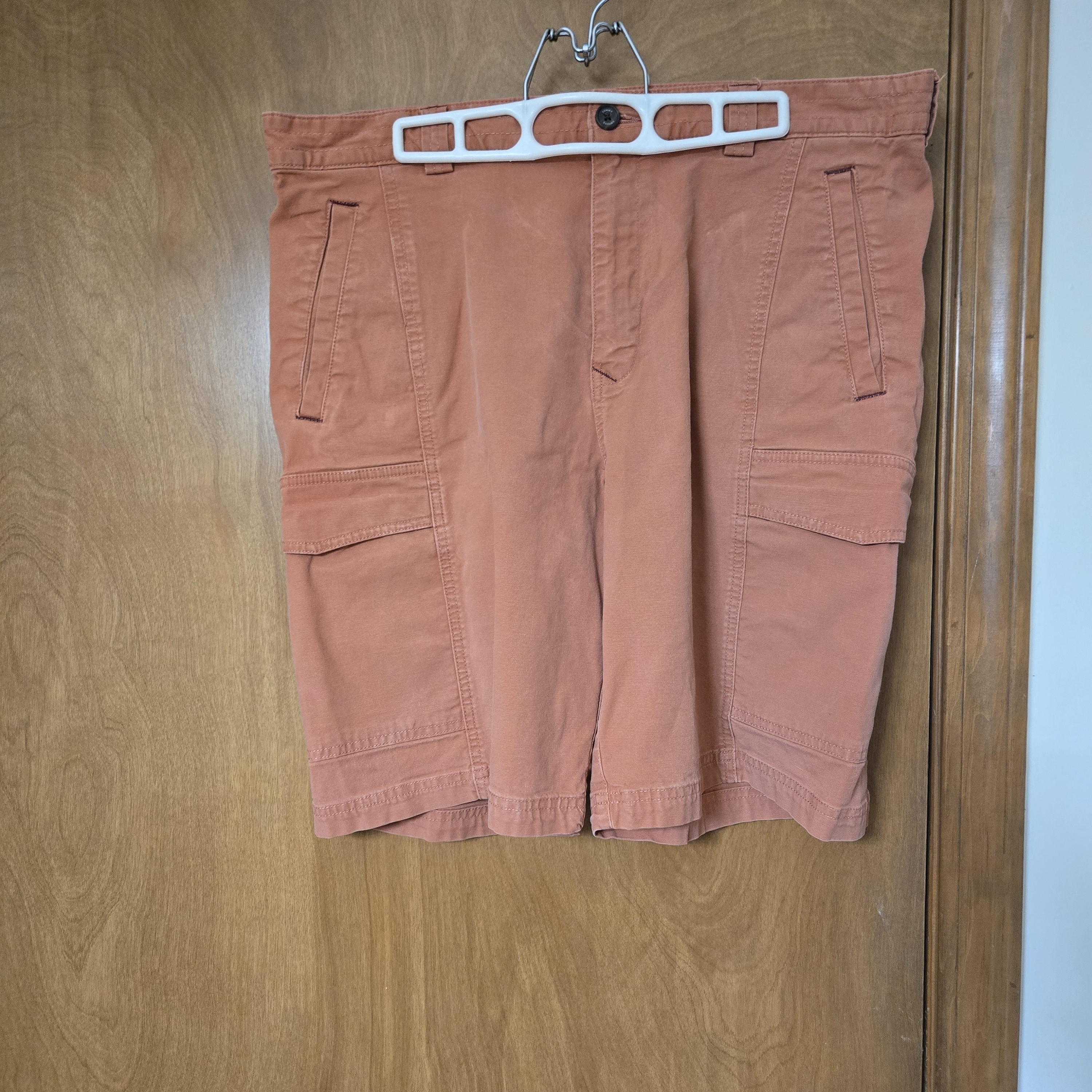 Tommy Bahama Size 36"Men's Rust Cargo Shorts Featuring 6 Pockets